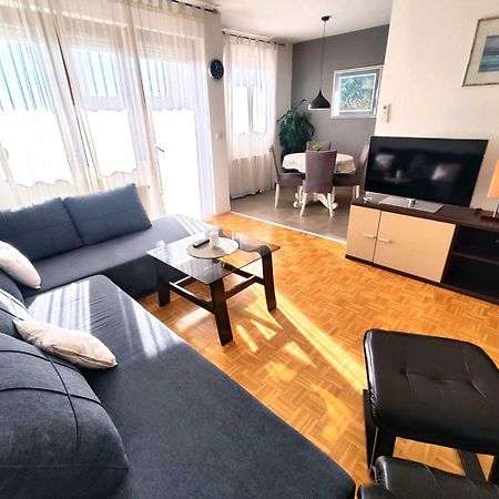 Lara'S Apartment Zadar Bagian luar foto